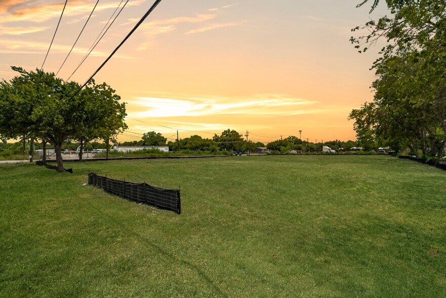 More Photos Of 16409 Summit Dr, Austin Land For Lease