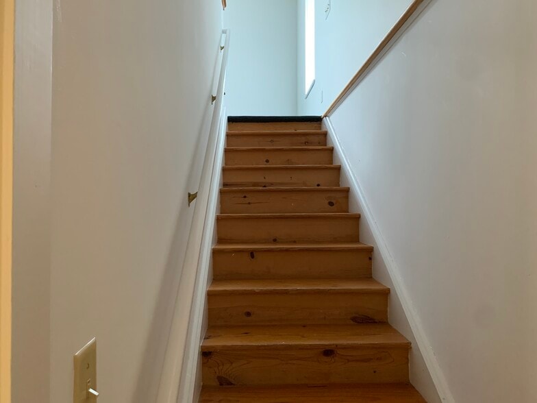 More Photos Of 22 Kent Road, Cornwall Bridge Loft Creative Space For Sale