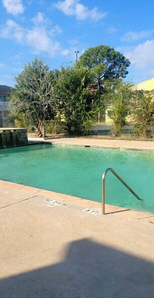 More Photos Of 12803 Northborough Dr, Houston Apartments For Sale