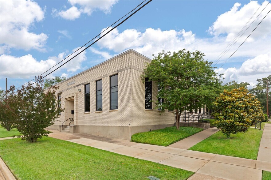 More Photos Of 501 N 3rd St, Longview Office For Sale