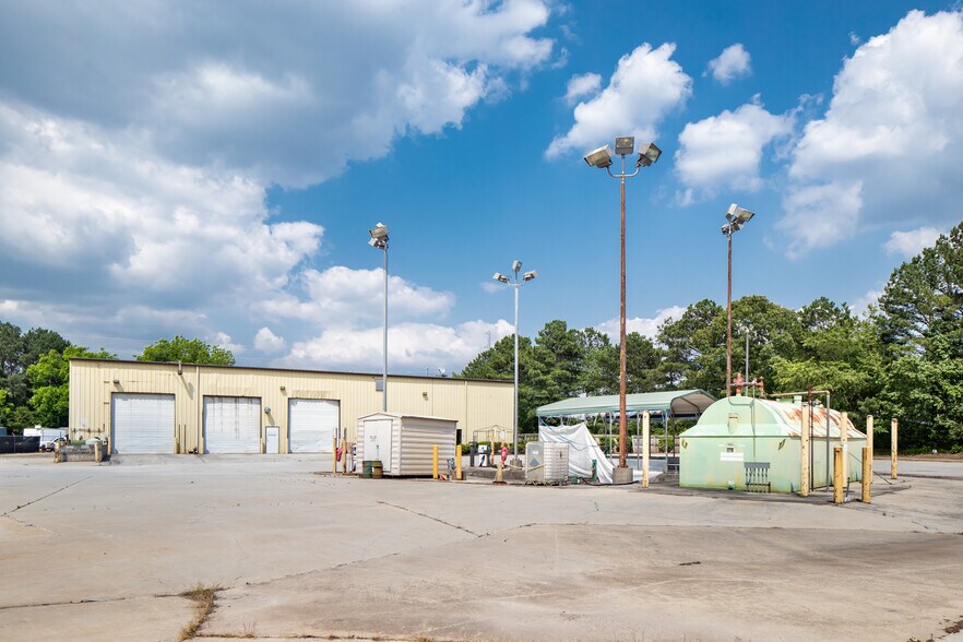 More Photos Of 774 McFarland Pky, Alpharetta Warehouse For Lease