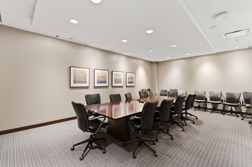 More Photos Of 17 King St E, Oshawa Storefront Retail Office For Lease