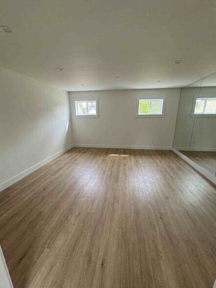 More Photos Of 32 Chichester Ave, Center Moriches Warehouse For Lease