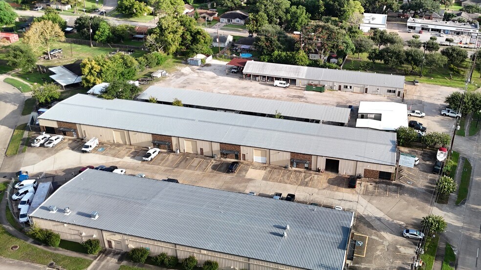 More Photos Of 1723 Eldridge Rd, Sugar Land Service For Lease