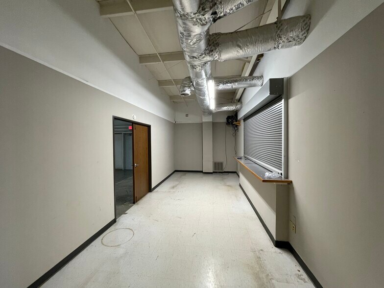 More Photos Of 11121 E Pine St, Tulsa Warehouse For Lease