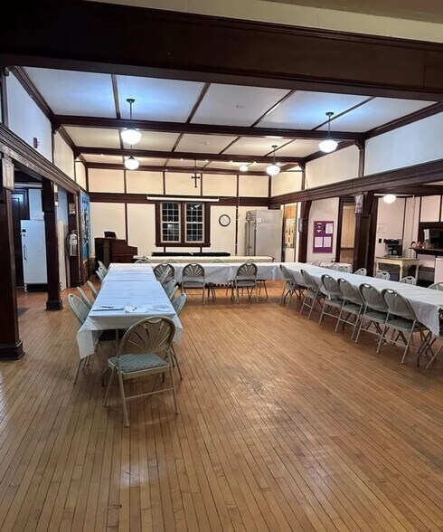 More Photos Of 153 S 1st St, Fulton Religious Facility For Lease
