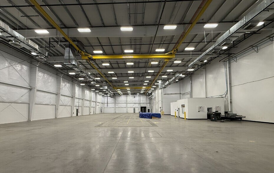 More Photos Of 31815 Great Western Dr, Windsor Manufacturing For Lease