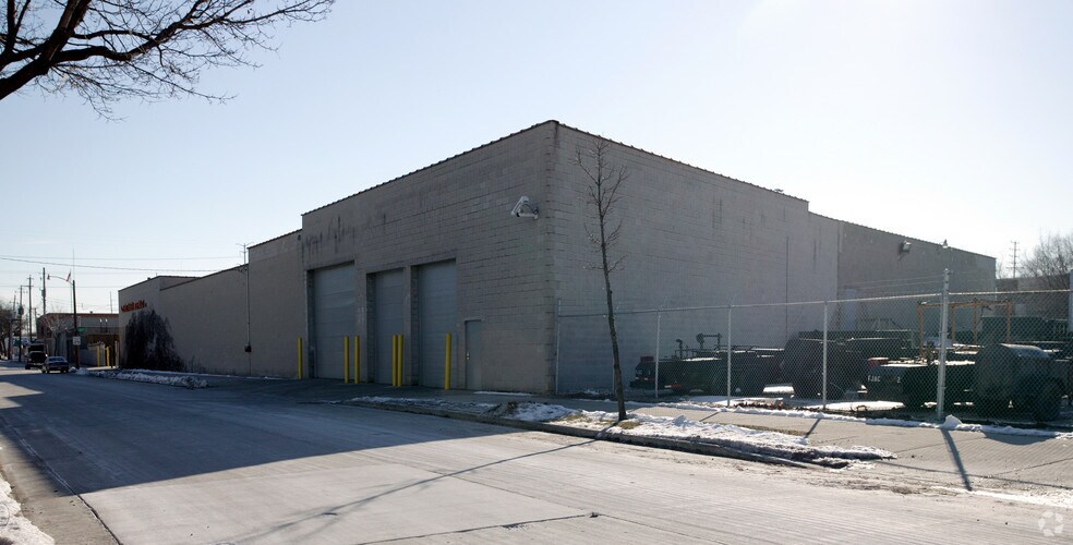 More Photos Of 2201 W Purdue St, Milwaukee Unknown For Lease