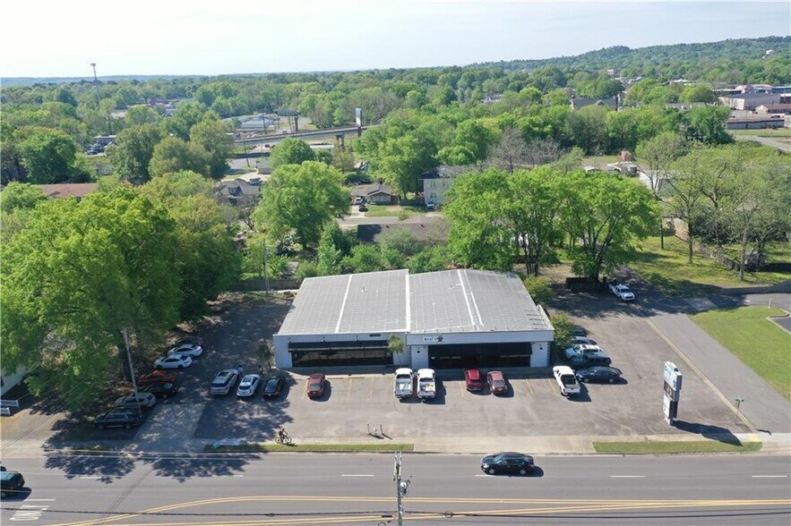 More Photos Of 302 E Parkway Dr, Russellville General Retail For Sale
