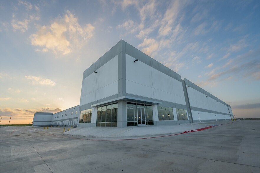 More Photos Of 370 BFG 9000 Way, Taylor Warehouse For Lease