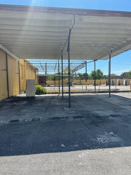 More Photos Of 900 Pembroke Rd, Hallandale Manufacturing For Lease