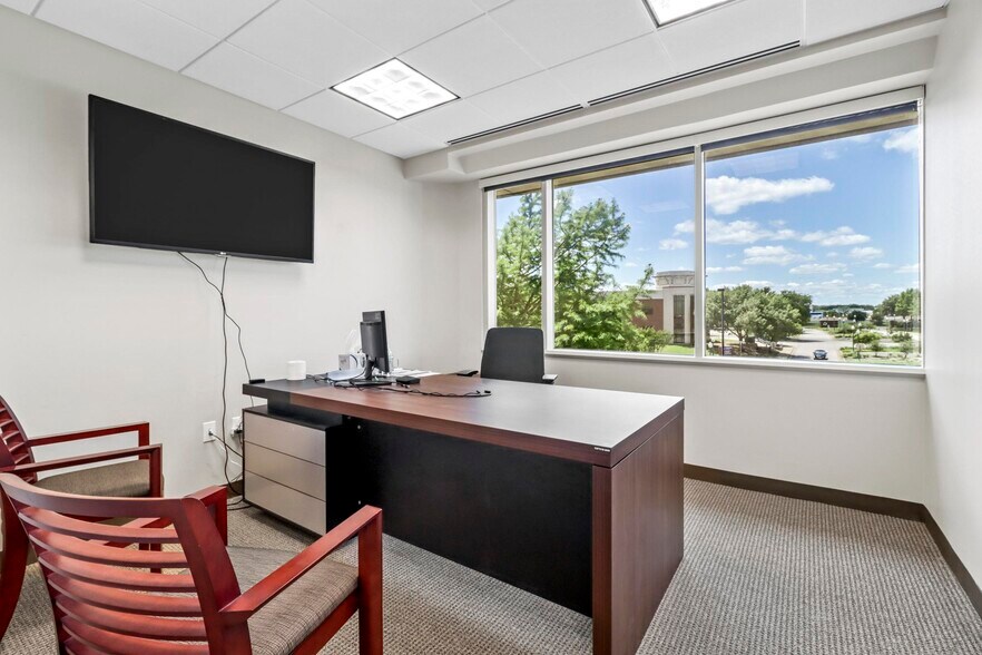 More Photos Of 1600 N Redbud Blvd, McKinney Office For Sale