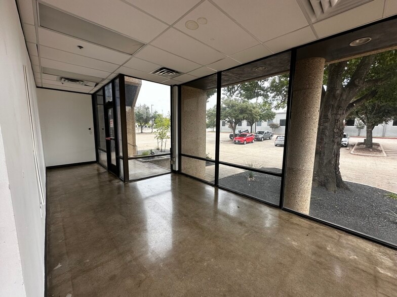 More Photos Of 2214 Braker Ln, Austin Distribution For Lease