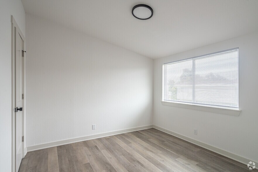 More Photos Of 2020 Cottonwood St, Beaumont Apartments For Sale