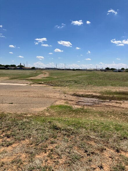 More Photos Of 1100-1200 W 31st St, Plainview Land For Sale