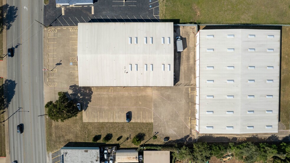 More Photos Of 1841 W Division St, Arlington Industrial For Sale