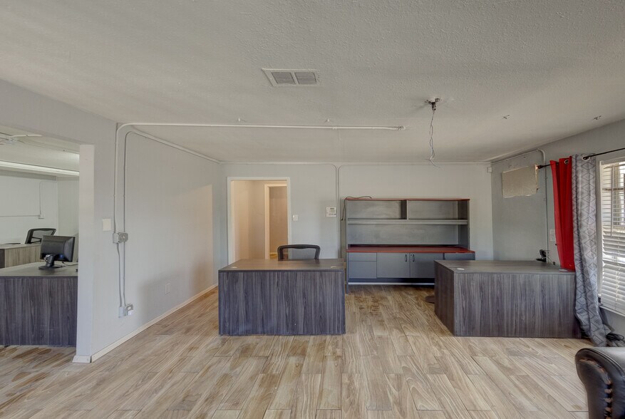 More Photos Of 8002-8004 Homestead, Houston Freestanding For Sale