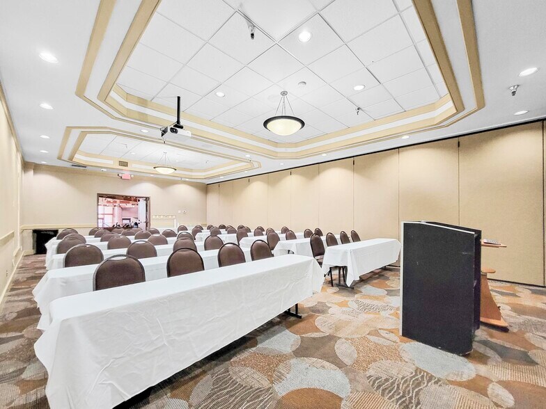 More Photos Of 850 S Bluff St, St George Hotel For Sale