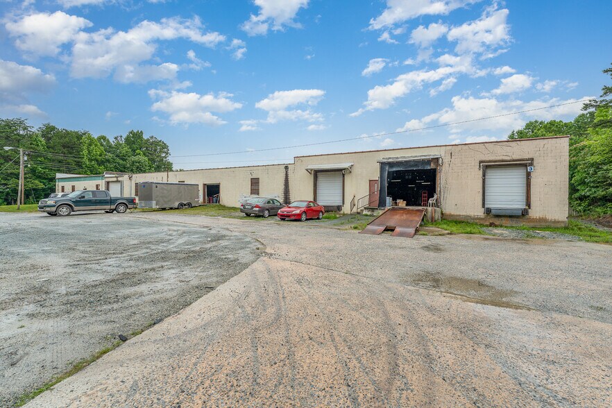 More Photos Of 314 Mandustry St, High Point Warehouse For Lease