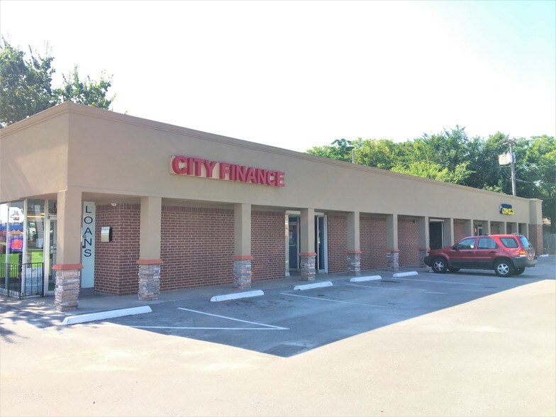 Primary Photo Of 1005 W University Dr, Denton Storefront Retail Office For Lease
