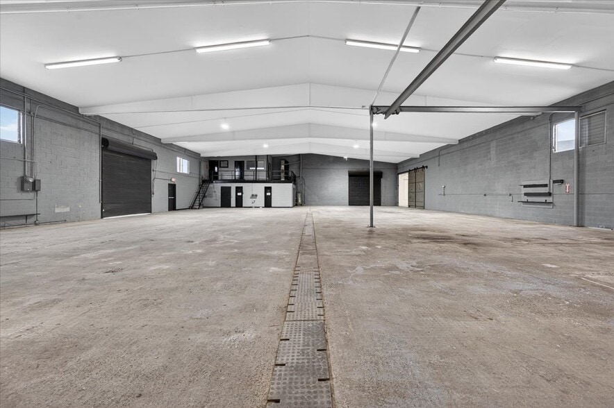 More Photos Of 749 N Plano St, Porterville Warehouse For Sale