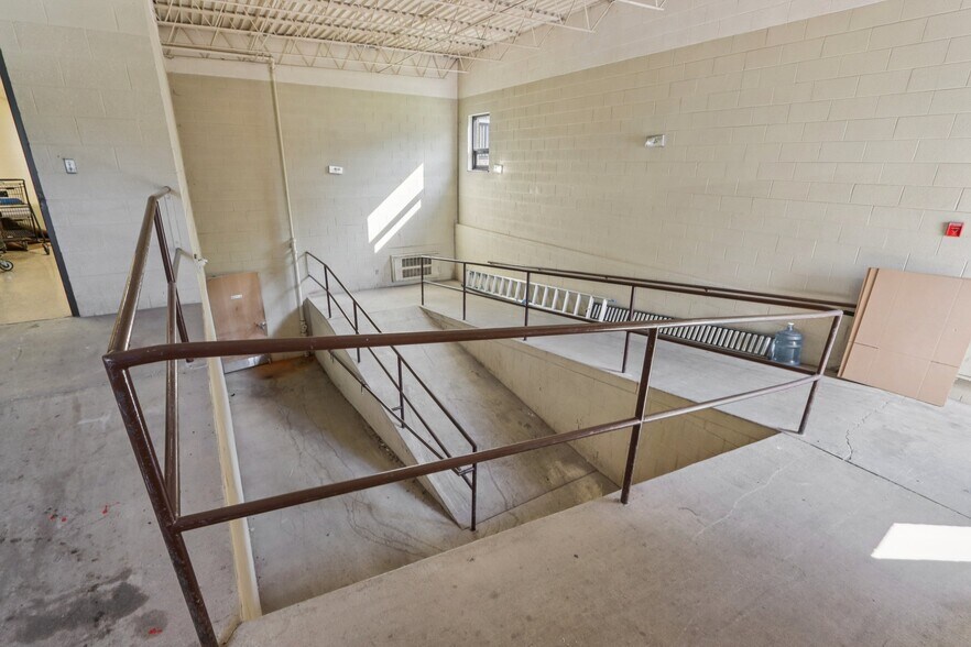 More Photos Of 1645 N 25th St, Milwaukee Office For Sale