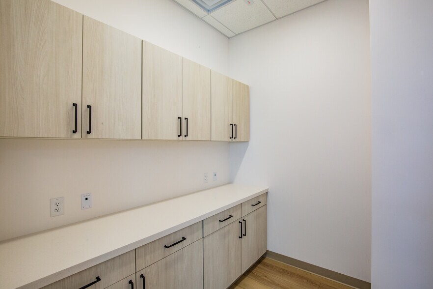 More Photos Of 6565 S Buffalo Dr, Las Vegas Medical For Lease