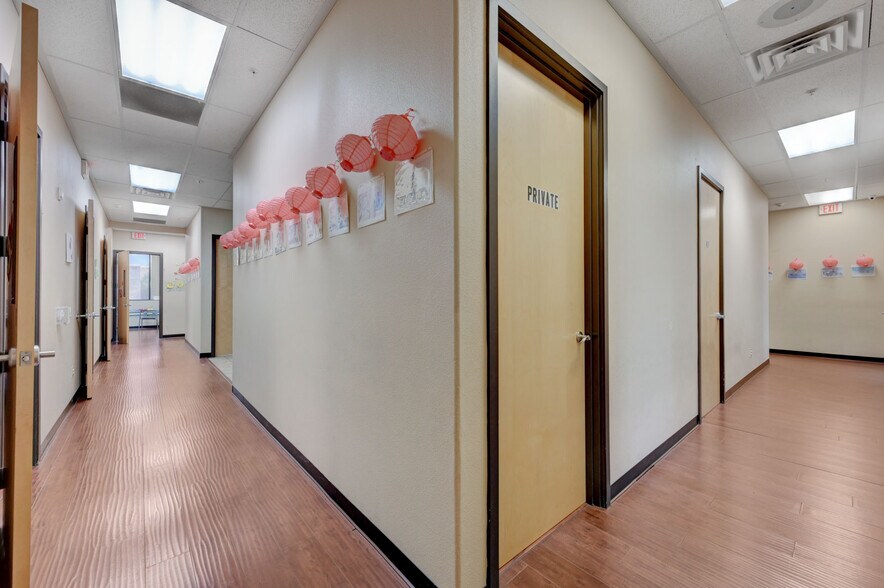 More Photos Of 6284 Spring Mountain Rd, Las Vegas Office For Sale