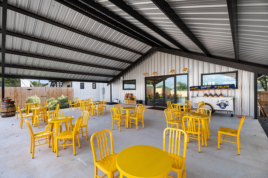 More Photos Of 42 S Ranch Road 1623, Stonewall Restaurant For Lease