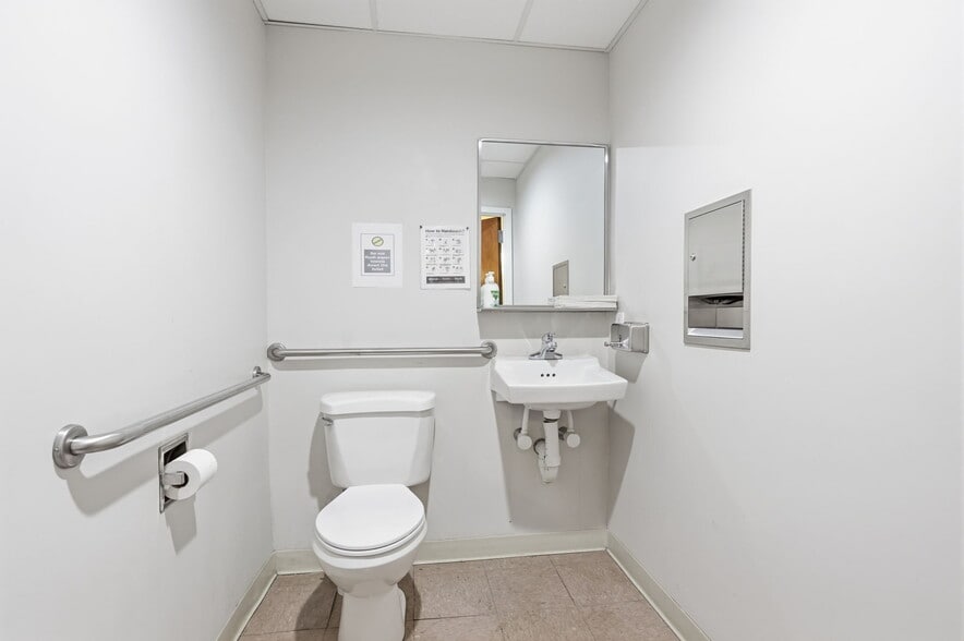 More Photos Of 1568 Woodbourne Rd, Levittown Office For Sale