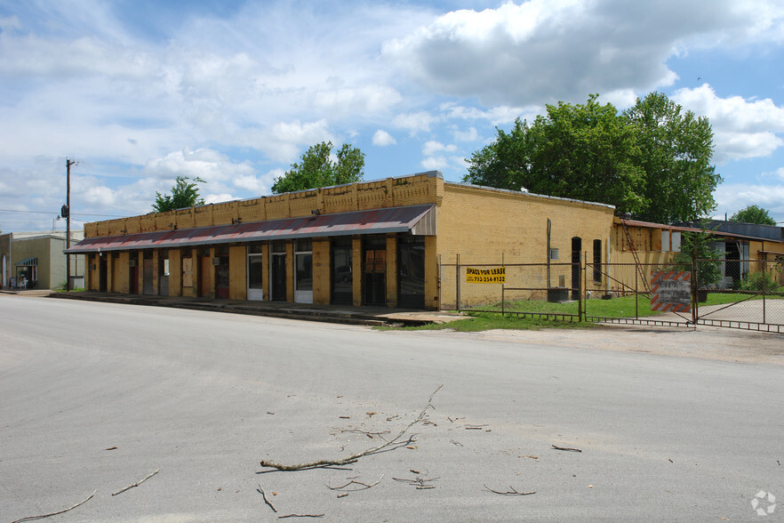 Primary Photo Of 109 NW 2nd St, Smithville Unknown For Lease