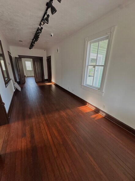 More Photos Of 987 Howard Ave, Biloxi Office For Lease