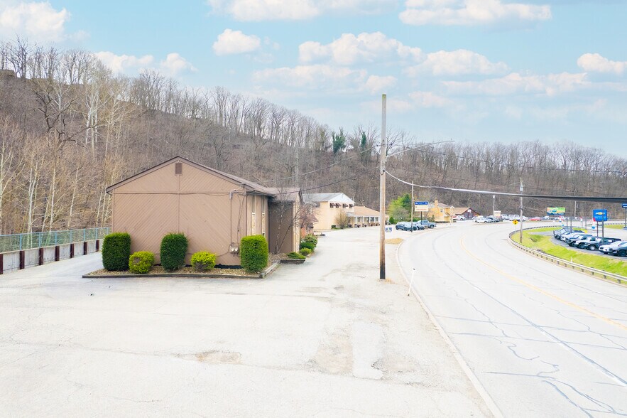 More Photos Of 1080 Long Run Rd, McKeesport Office For Lease