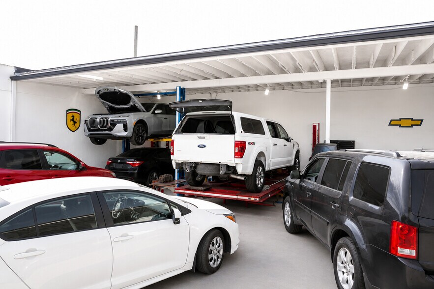 More Photos Of 1025 E 45th St, Hialeah Auto Salvage Facility For Sale