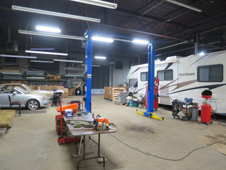 More Photos Of 845 E E.H. Crump Blvd, Memphis Warehouse For Sale