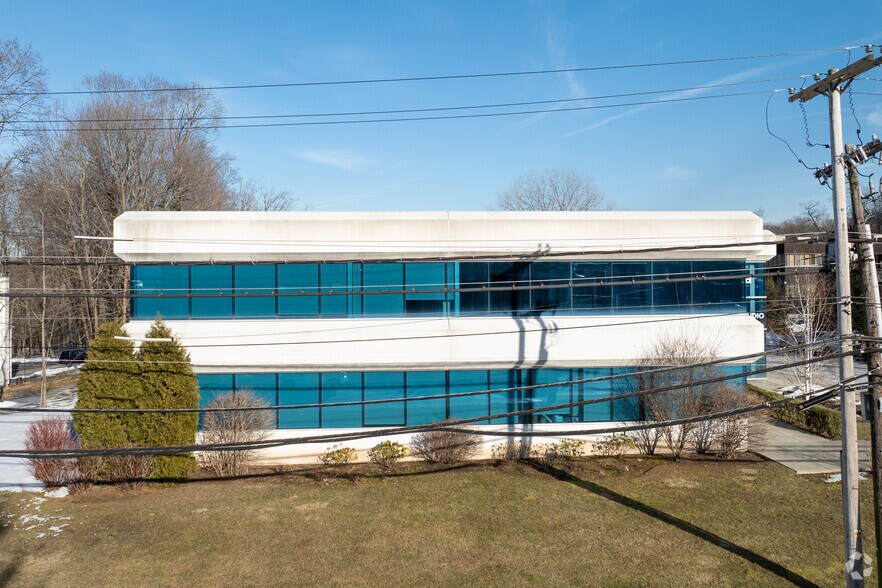 More Photos Of 611 W Hartsdale Ave, White Plains Medical For Lease