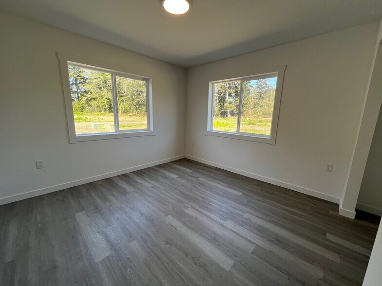 More Photos Of 1306 Melbourne Ct, Westport Multifamily For Sale