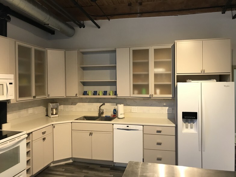 More Photos Of 1700 S Michigan Ave, Chicago Office For Sale