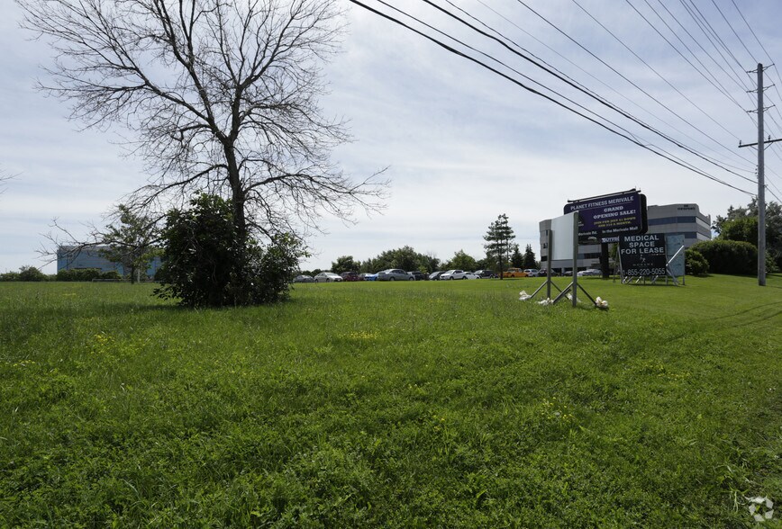 More Photos Of 1 Centrepointe Dr, Nepean Medical For Lease