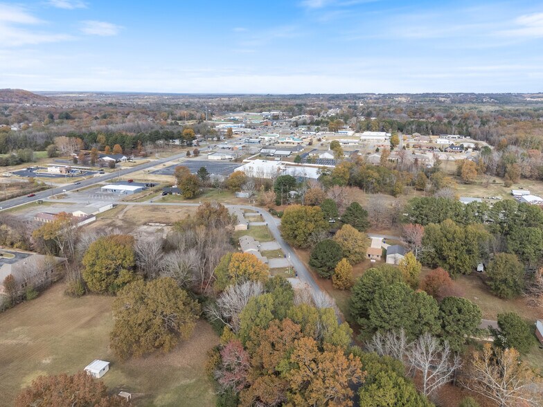 More Photos Of 16 Linder Rd, Greenbrier Apartments For Sale