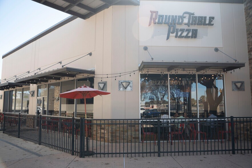 More Photos Of 842 NW Loop 410 Fwy, San Antonio Freestanding For Lease