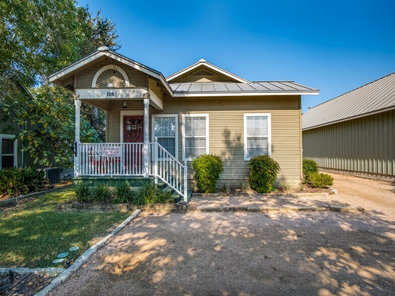 More Photos Of 118 N Plant Ave, Boerne Medical For Lease