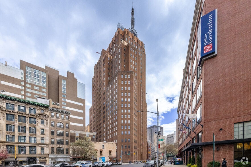 More Photos Of 32 Avenue of the Americas, New York Industrial For Lease