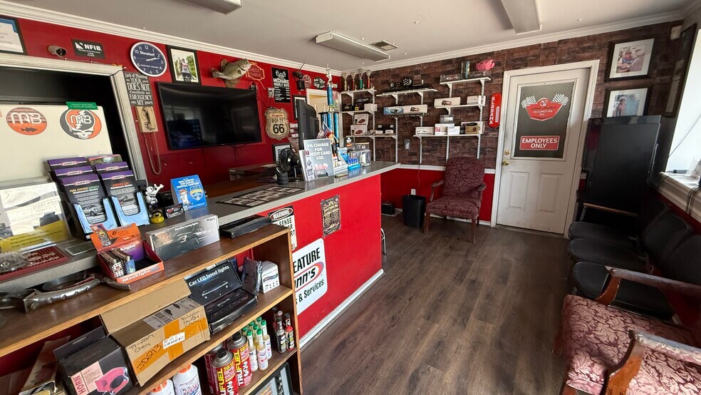 More Photos Of 3919 Highway 25, Montevallo Service For Sale