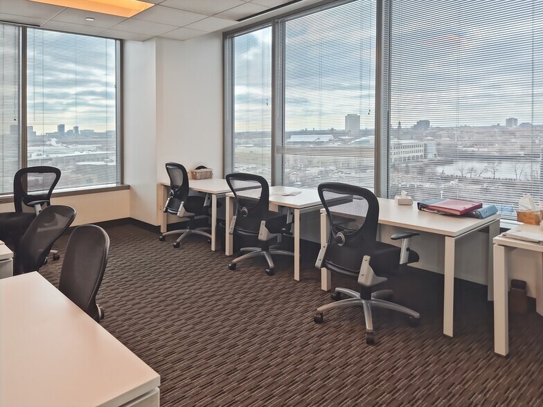 More Photos Of 915-939 W North Ave, Chicago Coworking Space