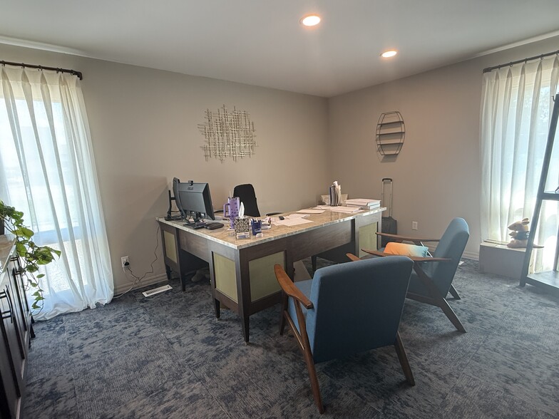 More Photos Of 1505 SW Fairlawn Rd, Topeka Office For Lease