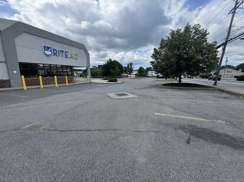More Photos Of 149 Market St, Amsterdam Drugstore For Lease