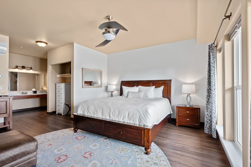 More Photos Of 701 Fountain Blvd, Zillah Hotel For Sale