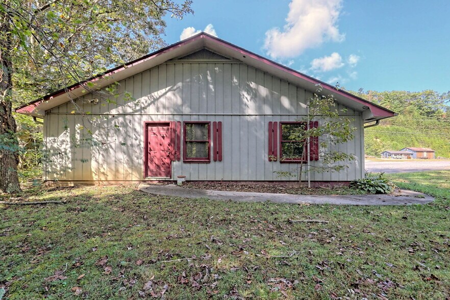 More Photos Of 1552 Highway 441 N, Clayton Office For Sale