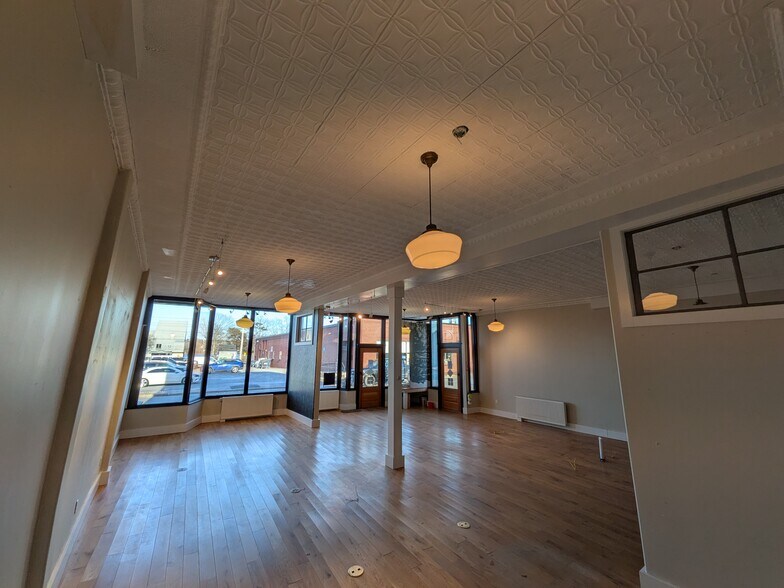 More Photos Of 160 Front St, Bath Storefront Retail Residential For Lease